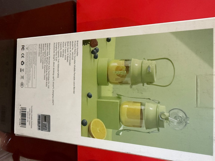 مخلوط کن و آبمیوه گیری شارژی قابل حمل ویوی لبز مدل VyVyLabs Blender 800ml