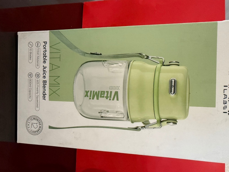 مخلوط کن و آبمیوه گیری شارژی قابل حمل ویوی لبز مدل VyVyLabs Blender 800ml