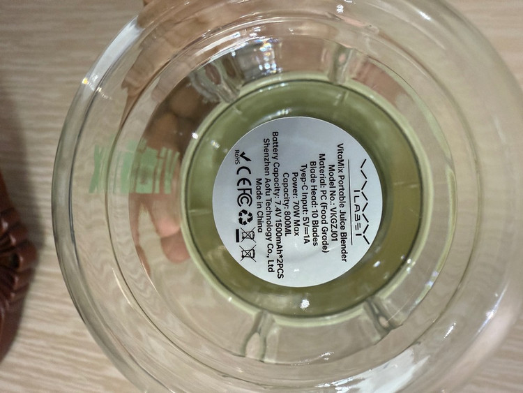 مخلوط کن و آبمیوه گیری شارژی قابل حمل ویوی لبز مدل VyVyLabs Blender 800ml