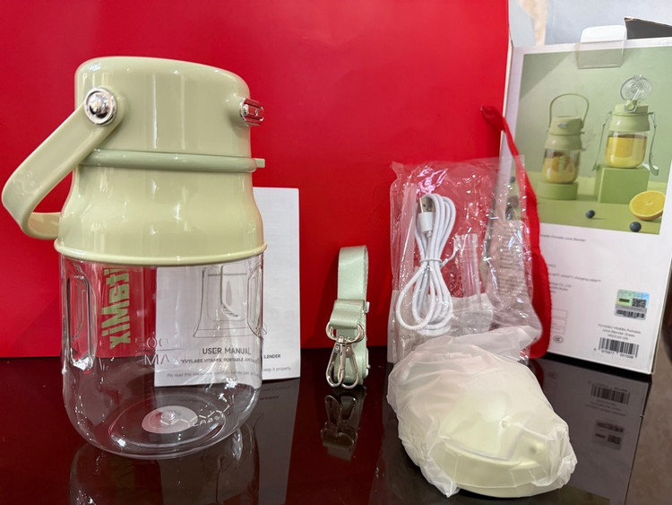 مخلوط کن و آبمیوه گیری شارژی قابل حمل ویوی لبز مدل VyVyLabs Blender 800ml